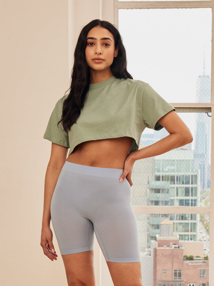 Ana is wearing The Cotton in size S/M