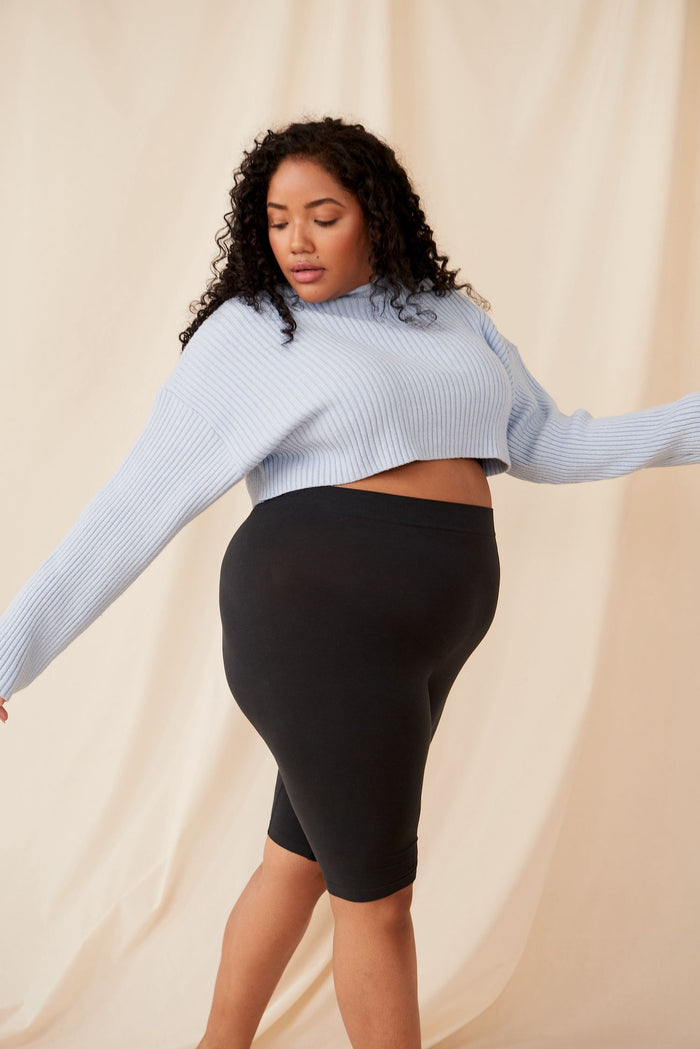 Illiana is wearing The Cotton in size 3XL/4XL