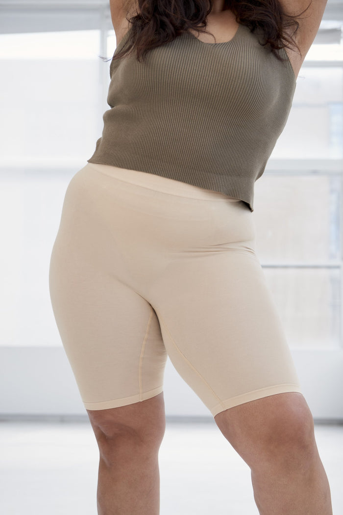 Veronica is wearing The Cotton in size XL/2XL