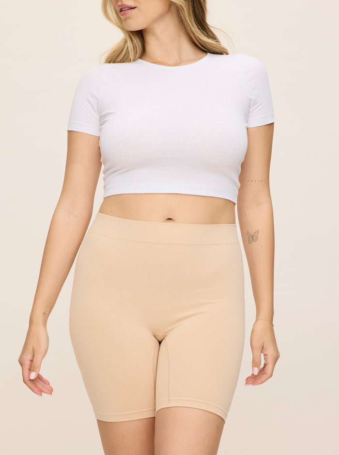 Raine is wearing The Original in size S/M