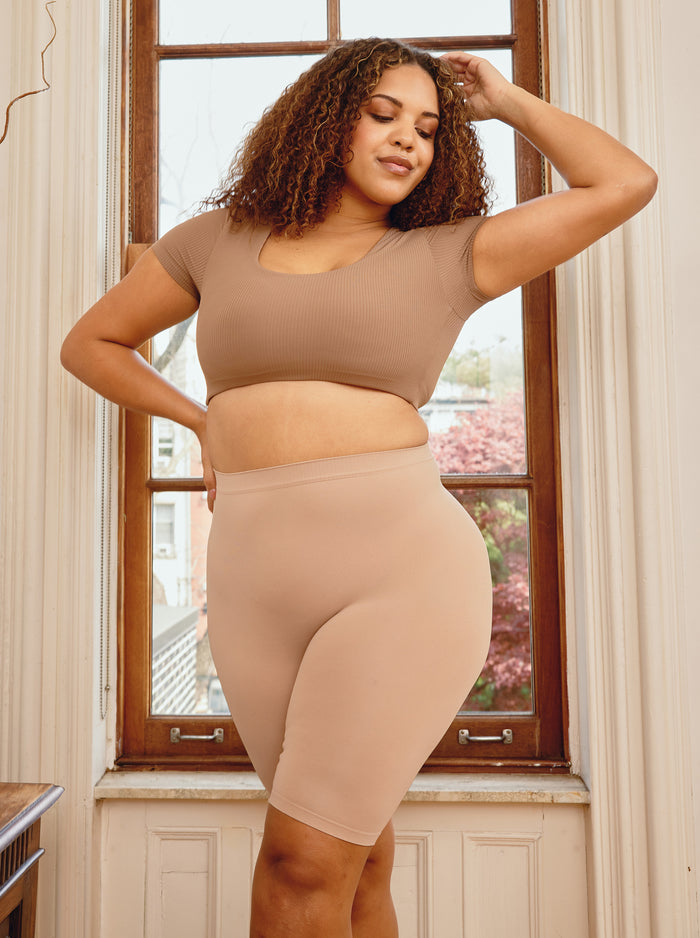 Drew is wearing The Staple in size L/XL